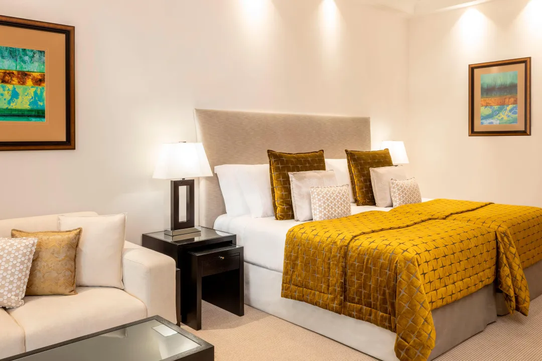 Grosvenor-House-Premier-Room-Twin-Beds-Detail