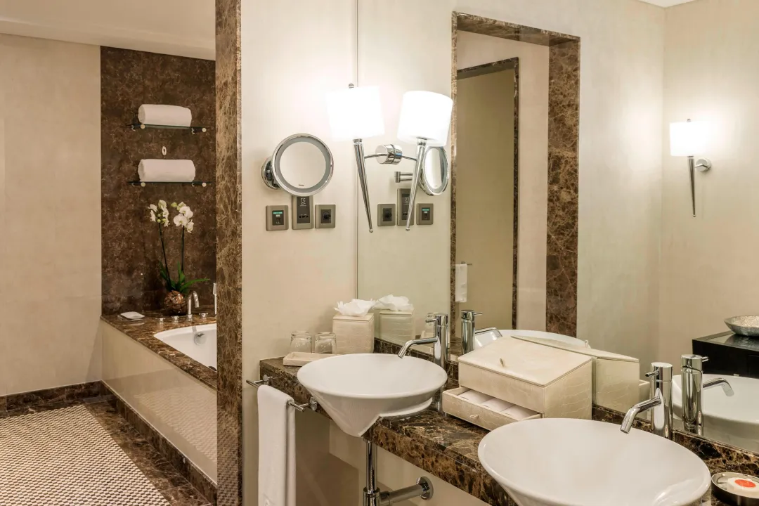 Grovernor-House-Premier-Executive-Suite-Bathroom