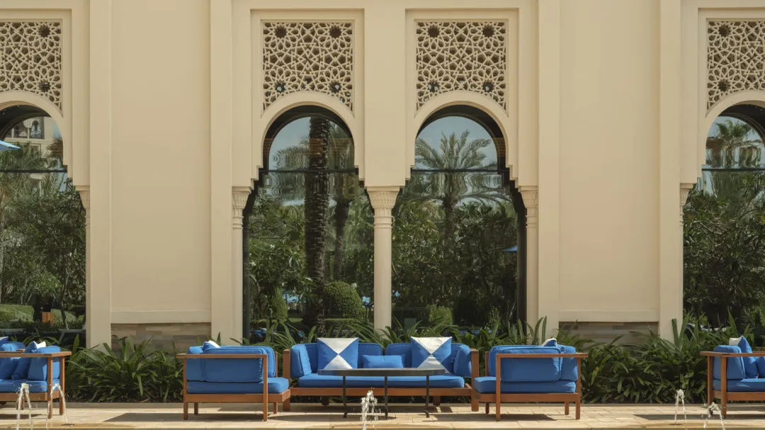 Four-Seasons-Dubai-Pool-Area