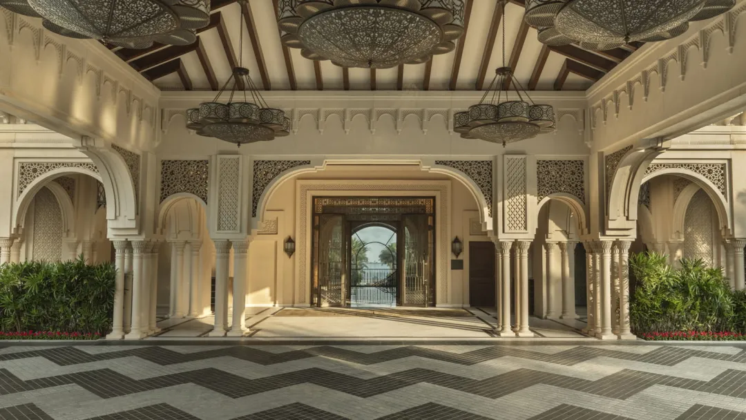Four-Seasons-Dubai-Grand-Arrival