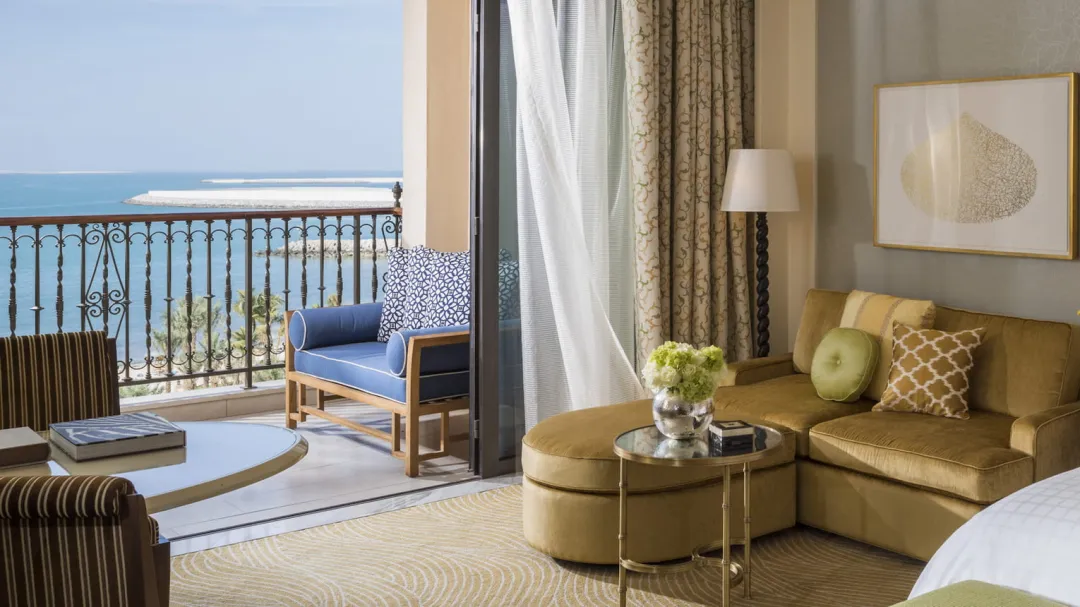 Four-Seasons-Dubai-Oceanfront-Balcony