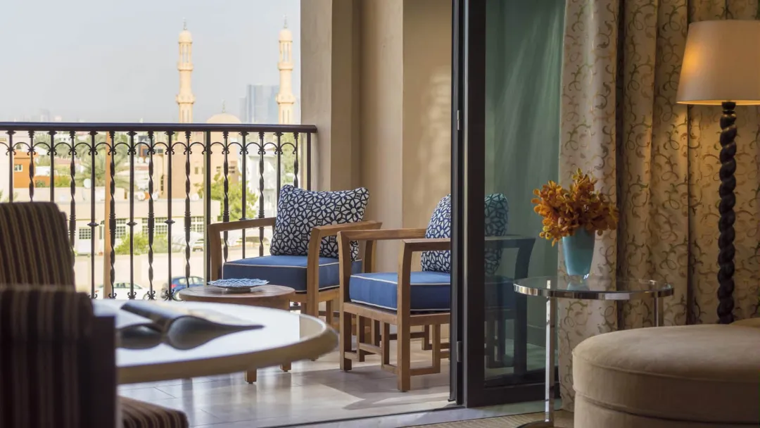 Four-Seasons-Dubai-Deluxe-City-View-Room-Balcony