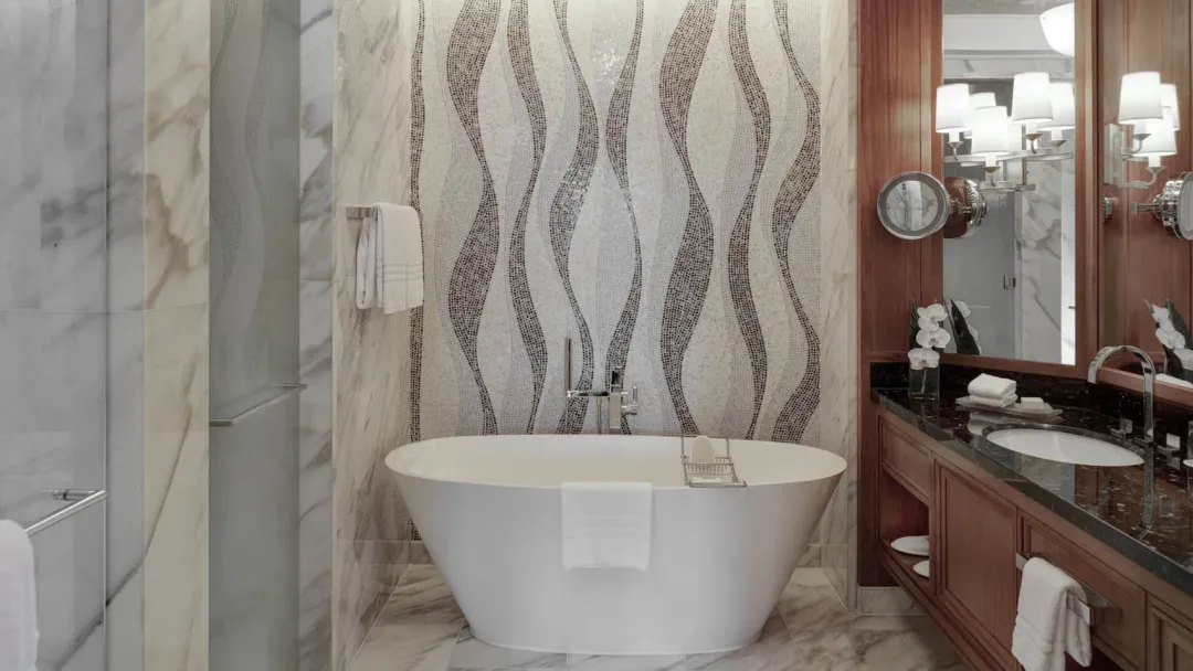 Four-Seasons-Dubai-Deluxe-City-View-Room-Bathtub