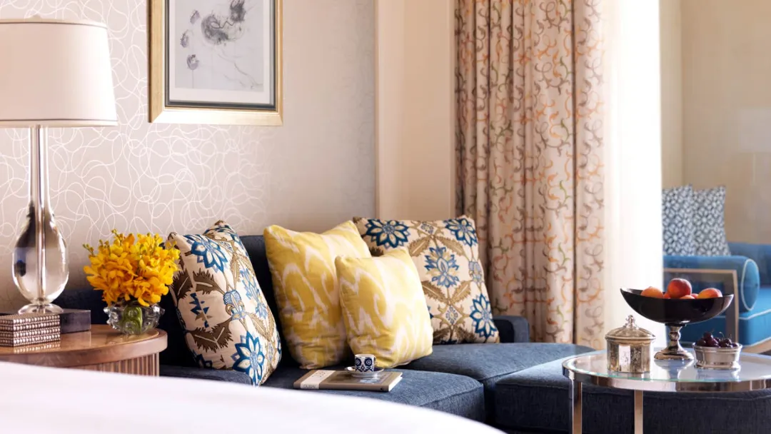 Four-Seasons-Dubai-Partial-Sea-View-Sofa