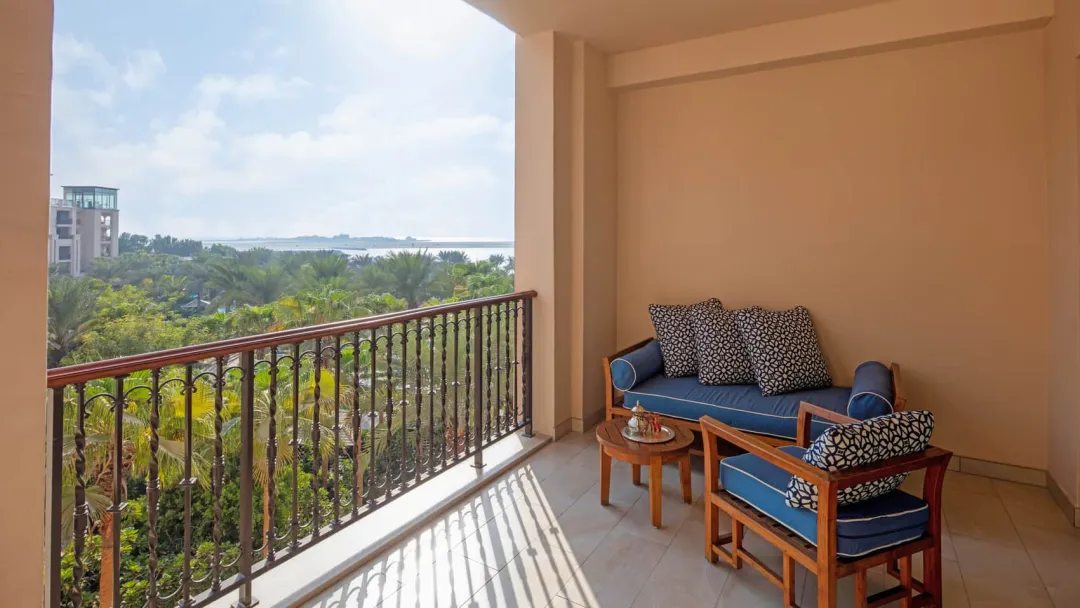 Four-Seasons-Dubai-Partial-Sea-View-Balcony