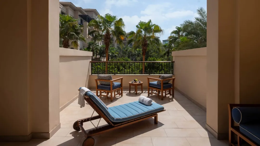 Four-Seasons-Dubai-Deluxe-Sea-View-Room-Balcony