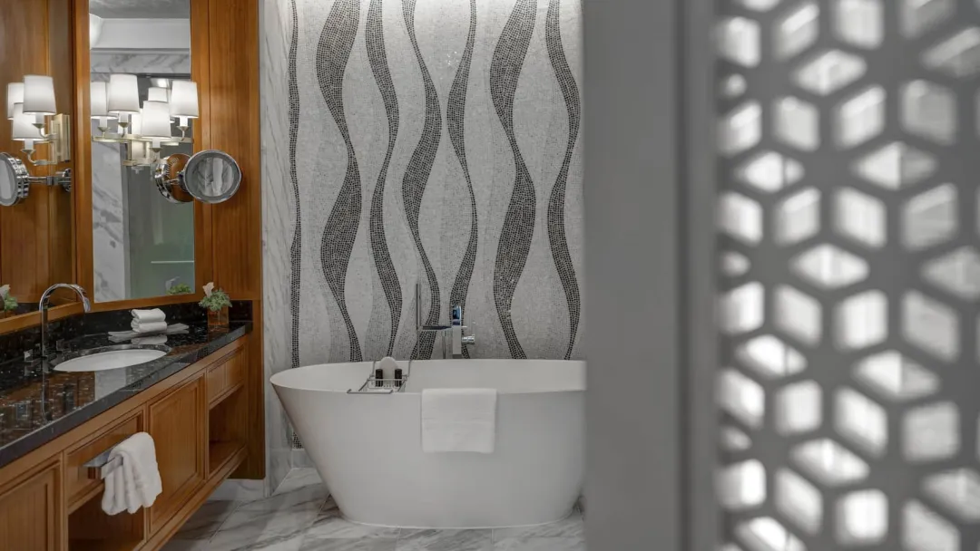 Four-Seasons-Dubai-Deluxe-Sea-View-Room-Bathroom