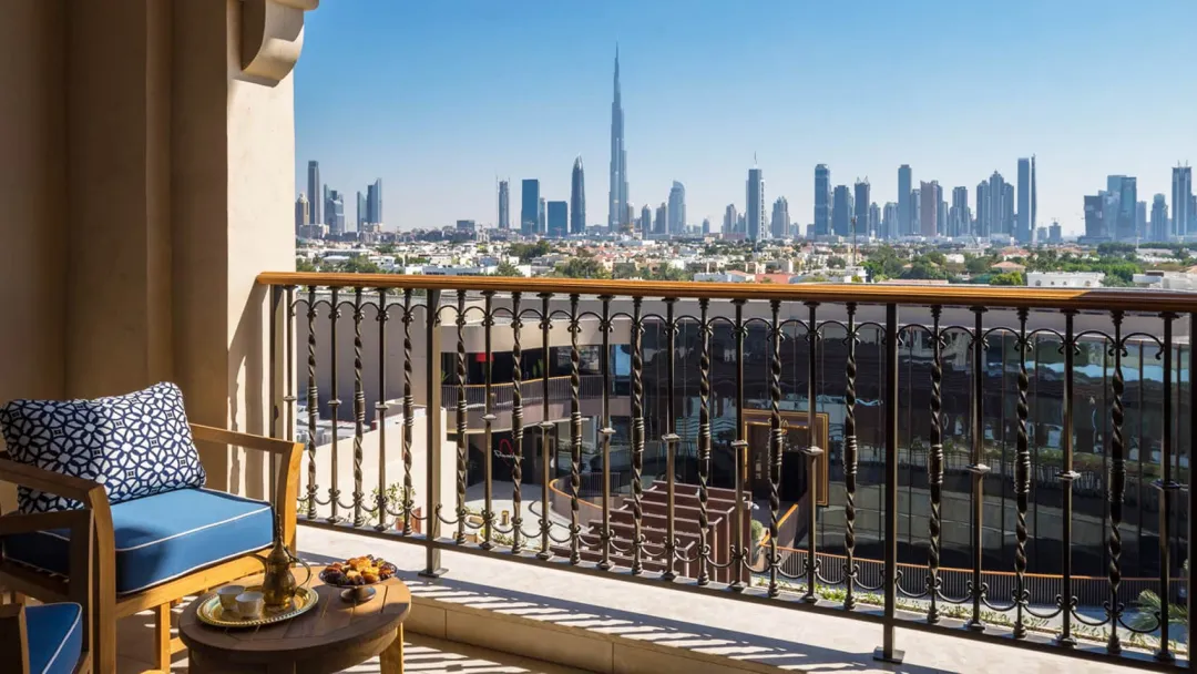 Four-Seasons-Dubai-Deluxe-Premium-Skyline-Room-Balcony-View