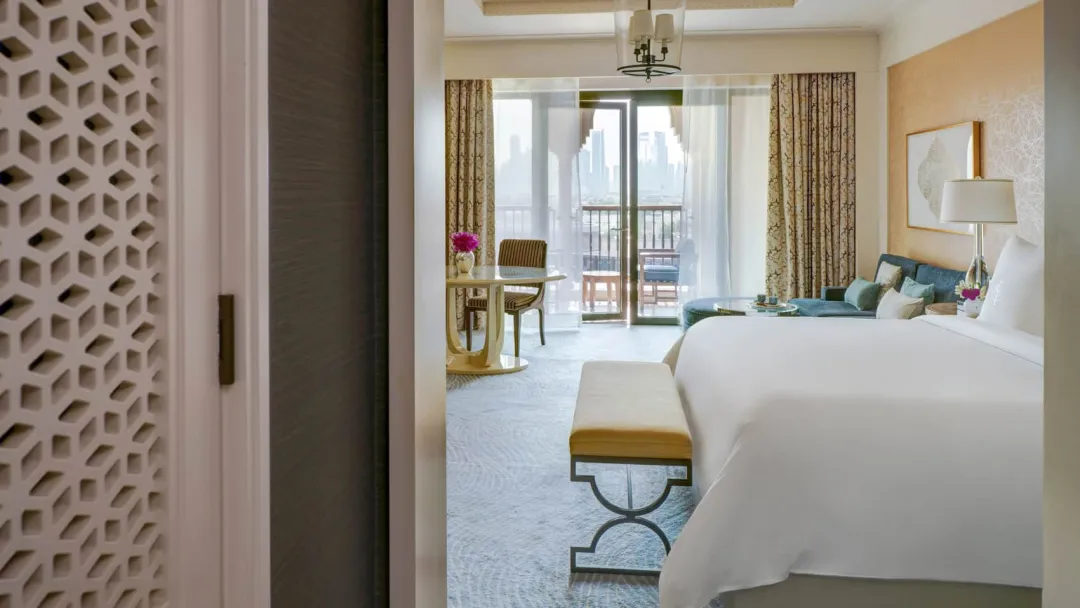 Four-Seasons-Dubai-Deluxe-Premium-Skyline-Room