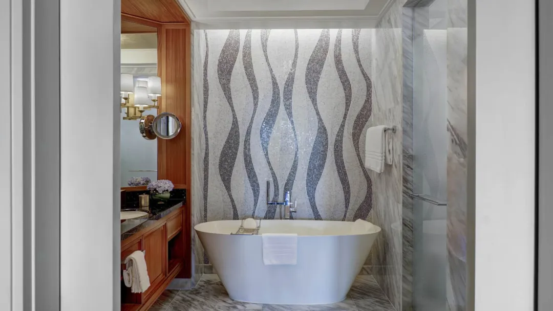 Four-Seasons-Dubai-Deluxe-Premium-Skyline-Room-Bathroom