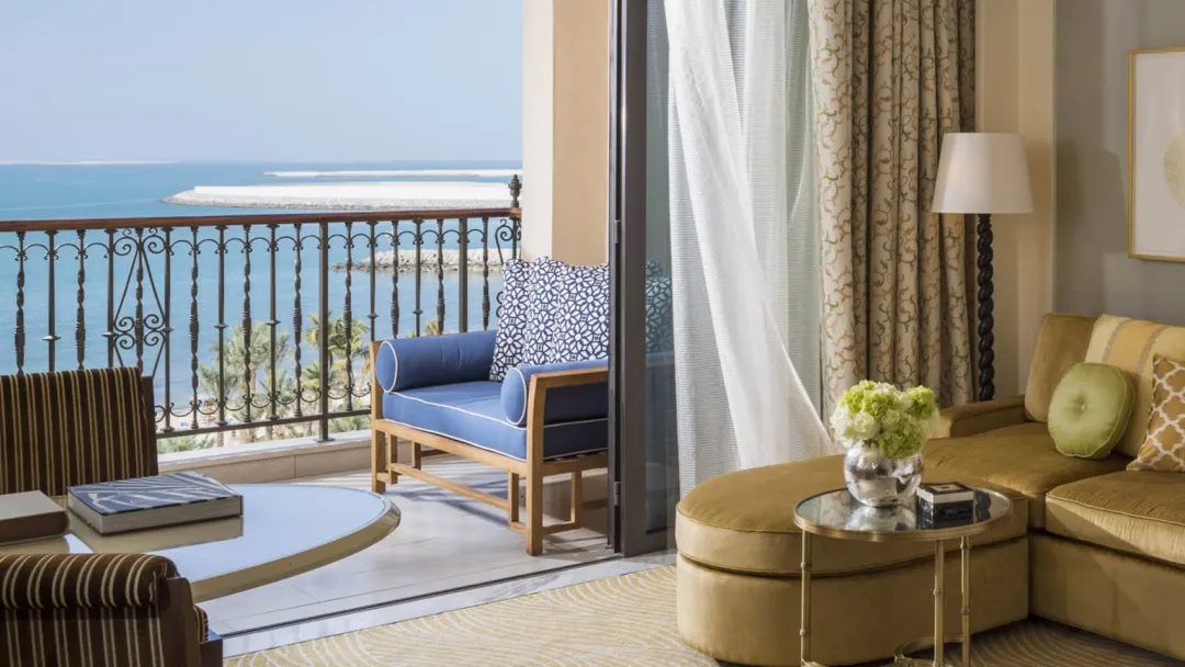 Four-Seasons-Dubai-Premium-Sea-View-Room