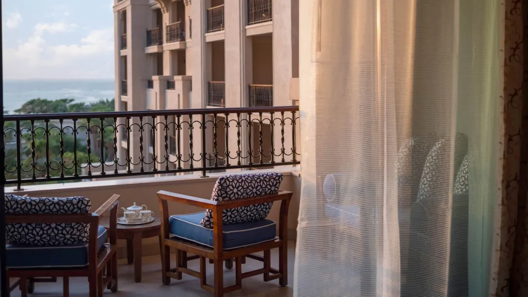 Four-Seasons-Dubai-Premium-Sea-View-Room-Balcony-View