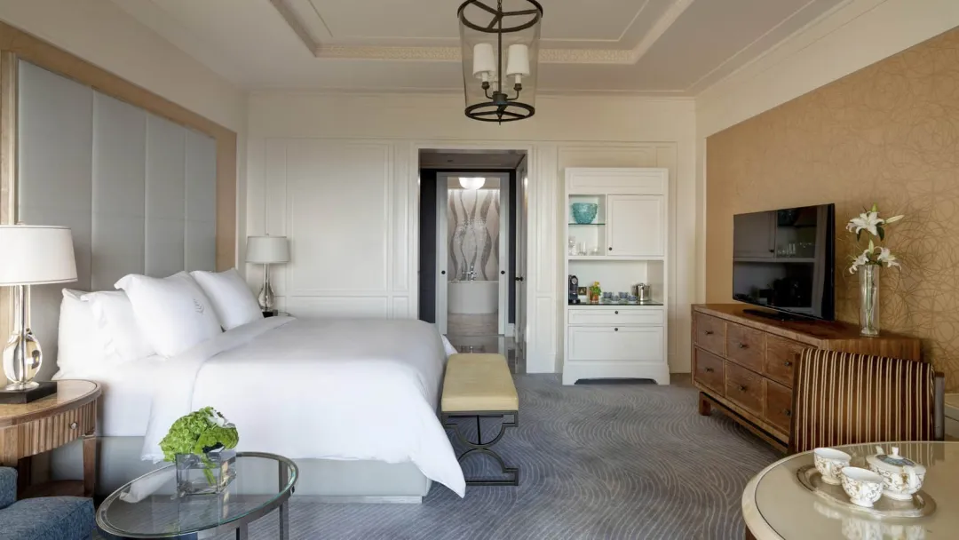 Four-Seasons-Dubai-Premium-Sea-View-Room-Detail