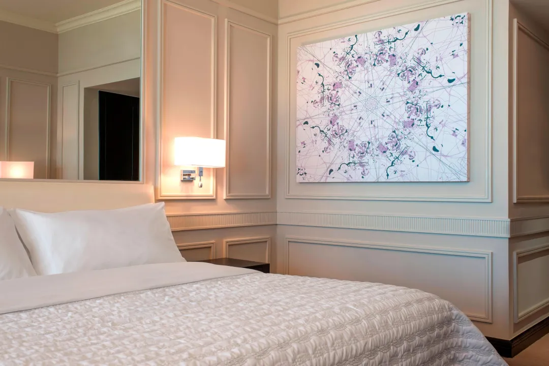 Le-Meridien-Mina-Seyahi-Beach-Resort-and-waterpark-Deluxe-Sea-View-Room-King-Bed-Deco