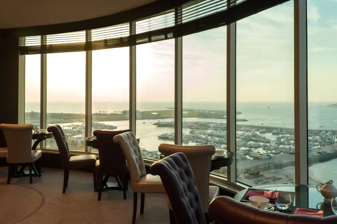 Le-Meridien-Mina-Seyahi-Beach-Resort-and-waterpark-Club-Lounge