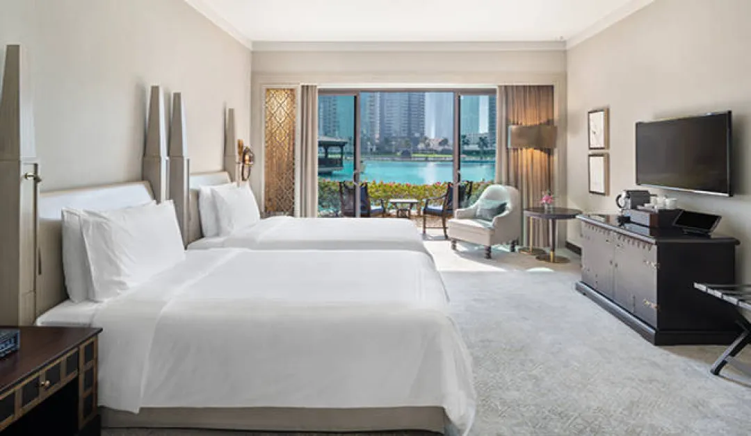 Palace-Downtown-Deluxe-Fountain-View-Room-Twin-Bed-View