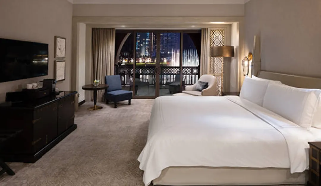 Palace-Downtown-Palace-Fountain-View-Room-King-Bed