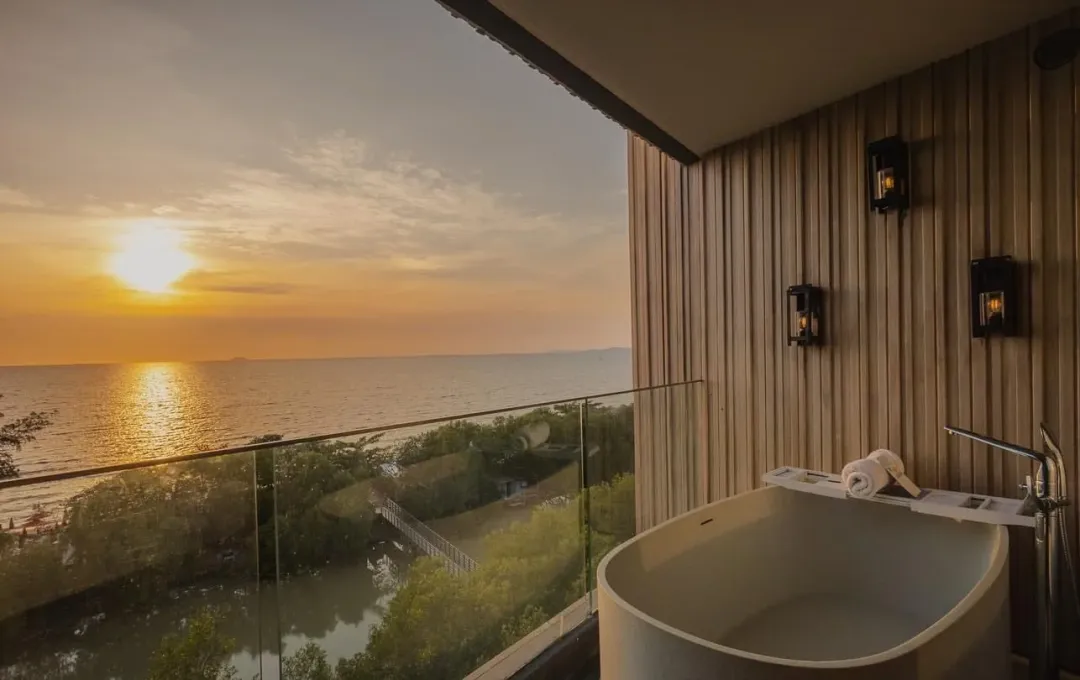 Bayphere-Hotel-Pattaya-Sunset-View