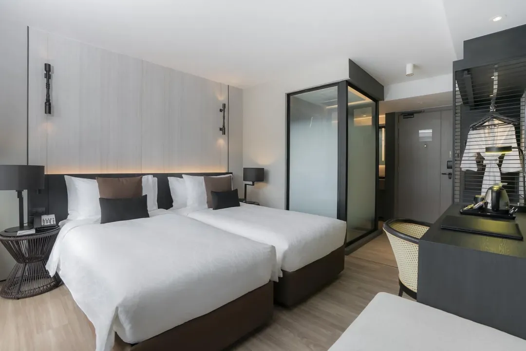 Bayphere-Hotel-Deluxe-Room-Twin-Beds