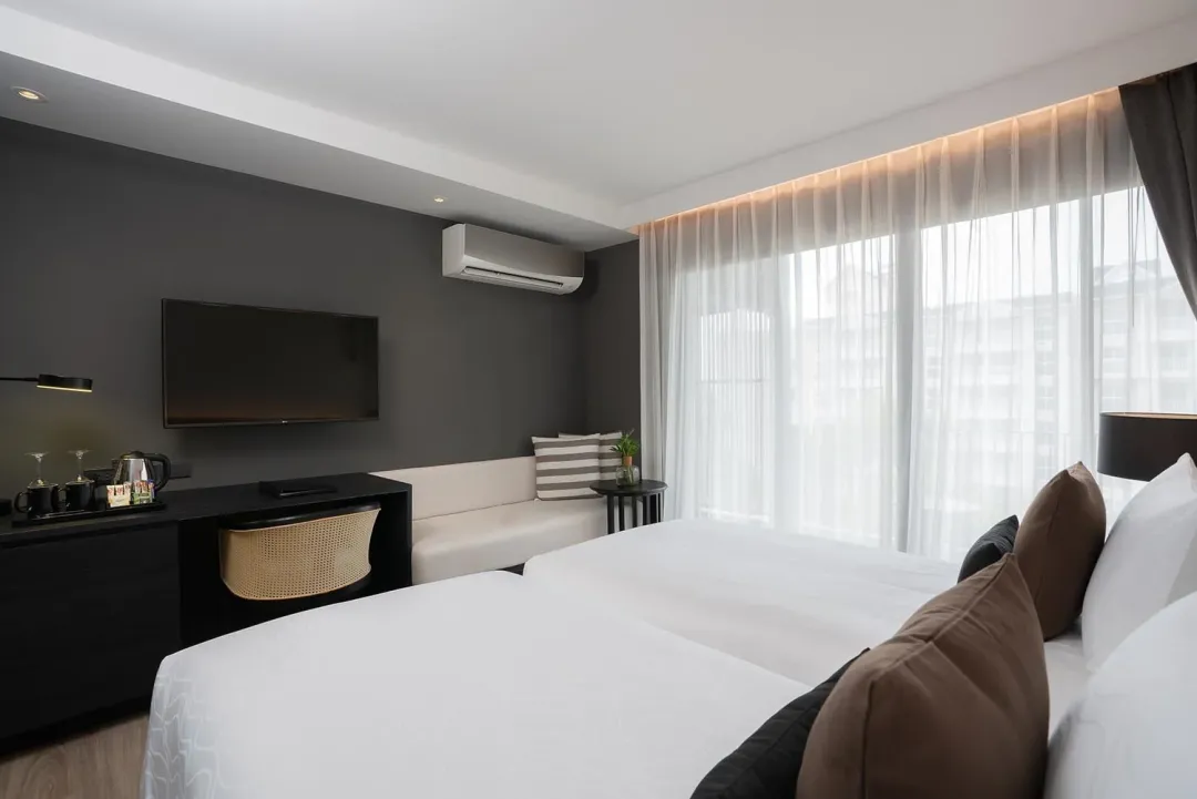 Bayphere-Hotel-Pattaya-Grand-Deluxe-Room-Twin-Beds