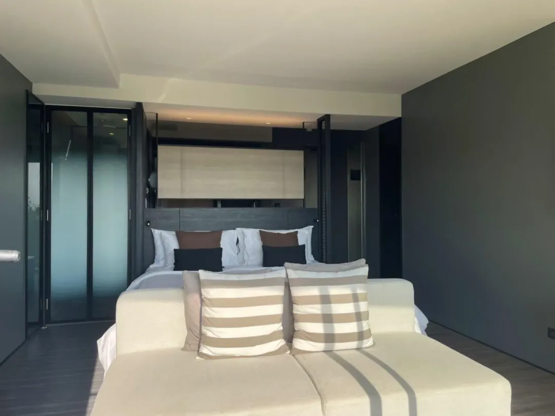 Bayphere-Hotel-Pattaya-Executive-Garden-View-Room-King-Bed