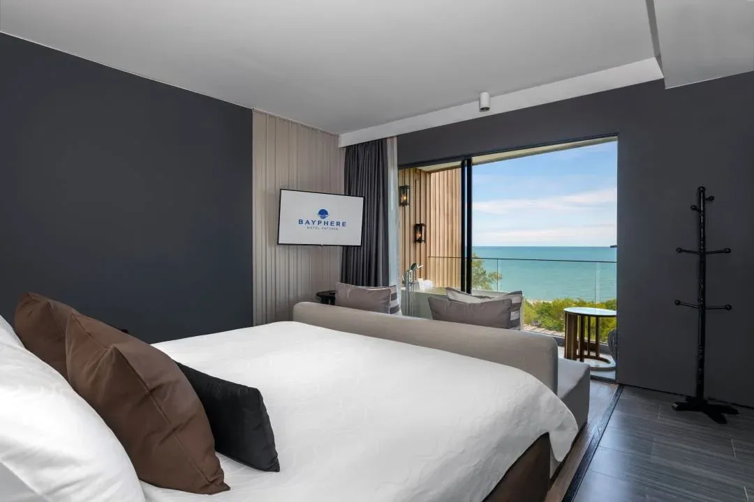 Bayphere-Hotel-Pattaya-Ocean-View-Room-King-Bed
