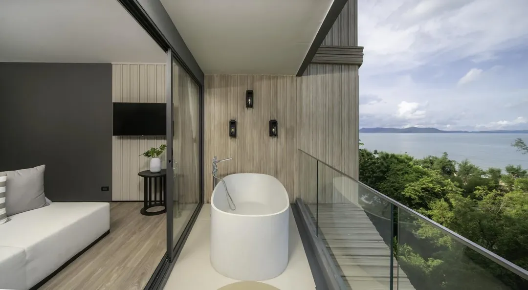 Bayphere-Hotel-Pattaya-Ocean-View-Room-Balcony