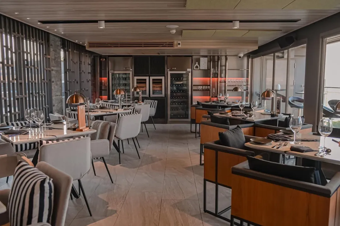 Bayphere-Hotel-Pattaya-Lunar-Italian