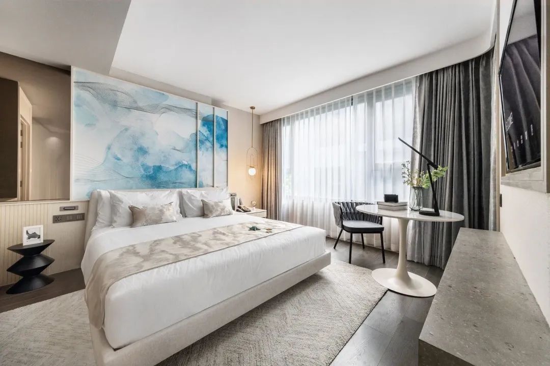 Bayphere-Hotel-Pattaya-One-Bedroom-Suite-King-Bed