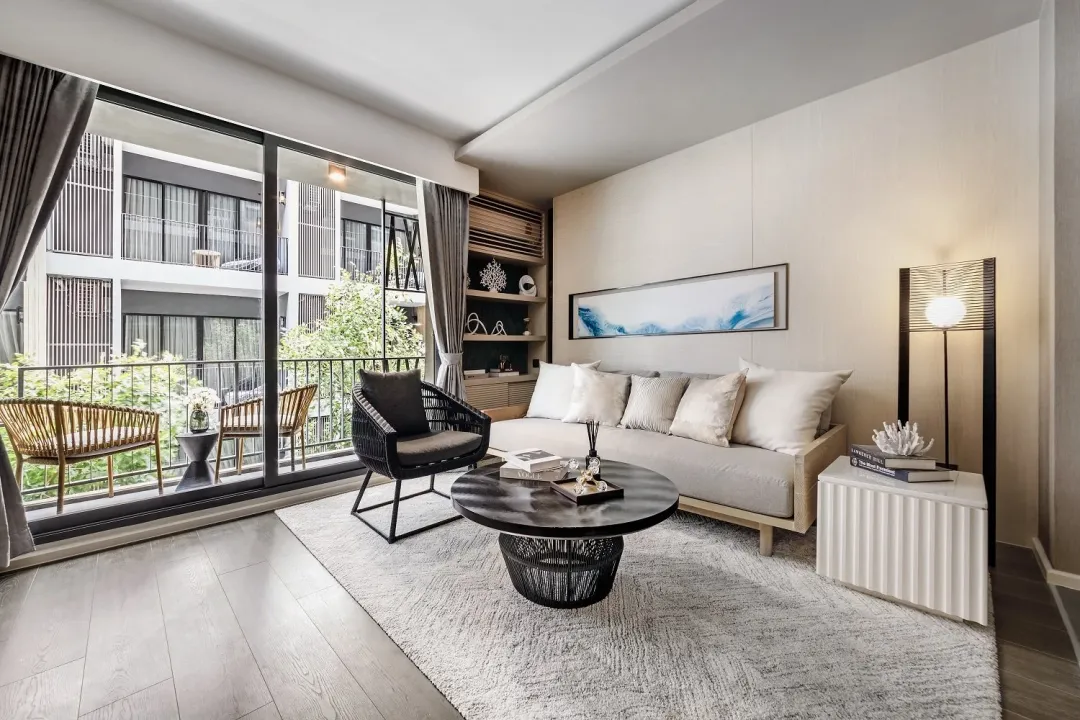 Bayphere-Hotel-Pattaya-One-Bedroom-Suite-Living-Area