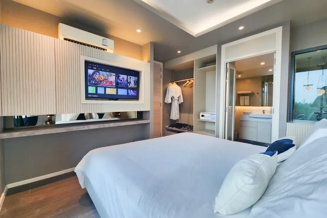 Bayphere-Hotel-Pattaya-Two-Bedroom-Suite-King-Bed