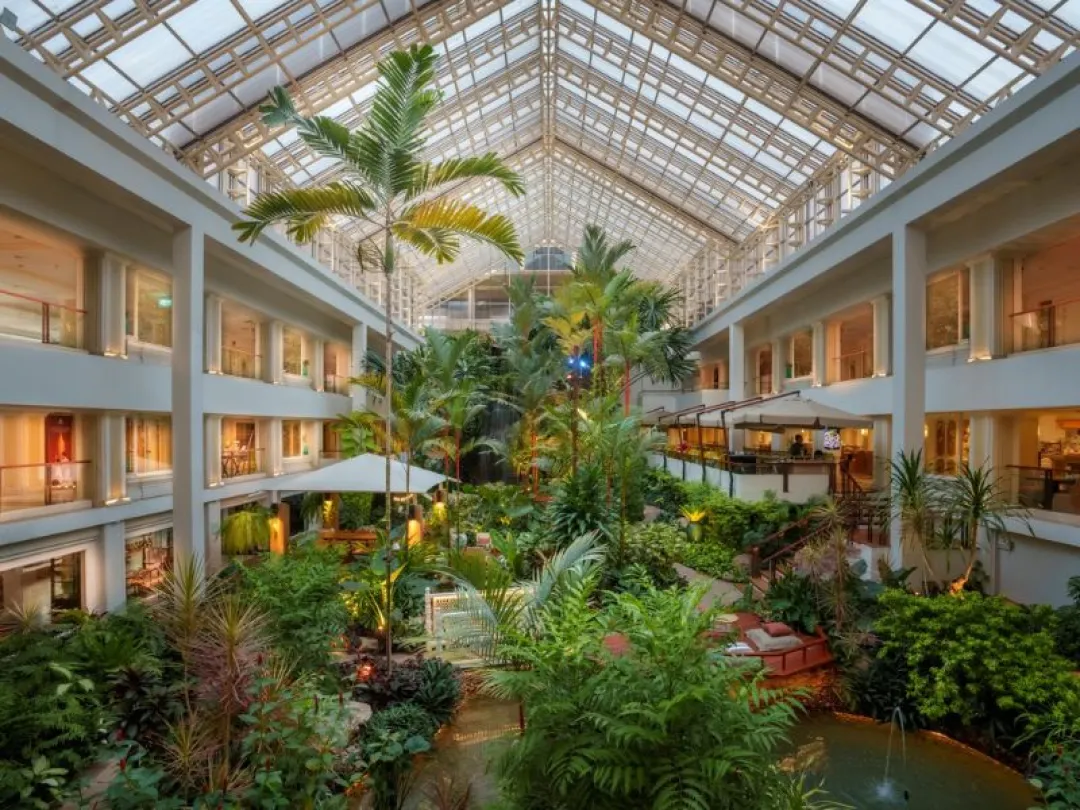 Dusit-Thani-Pattaya-Hotel-Courtyard