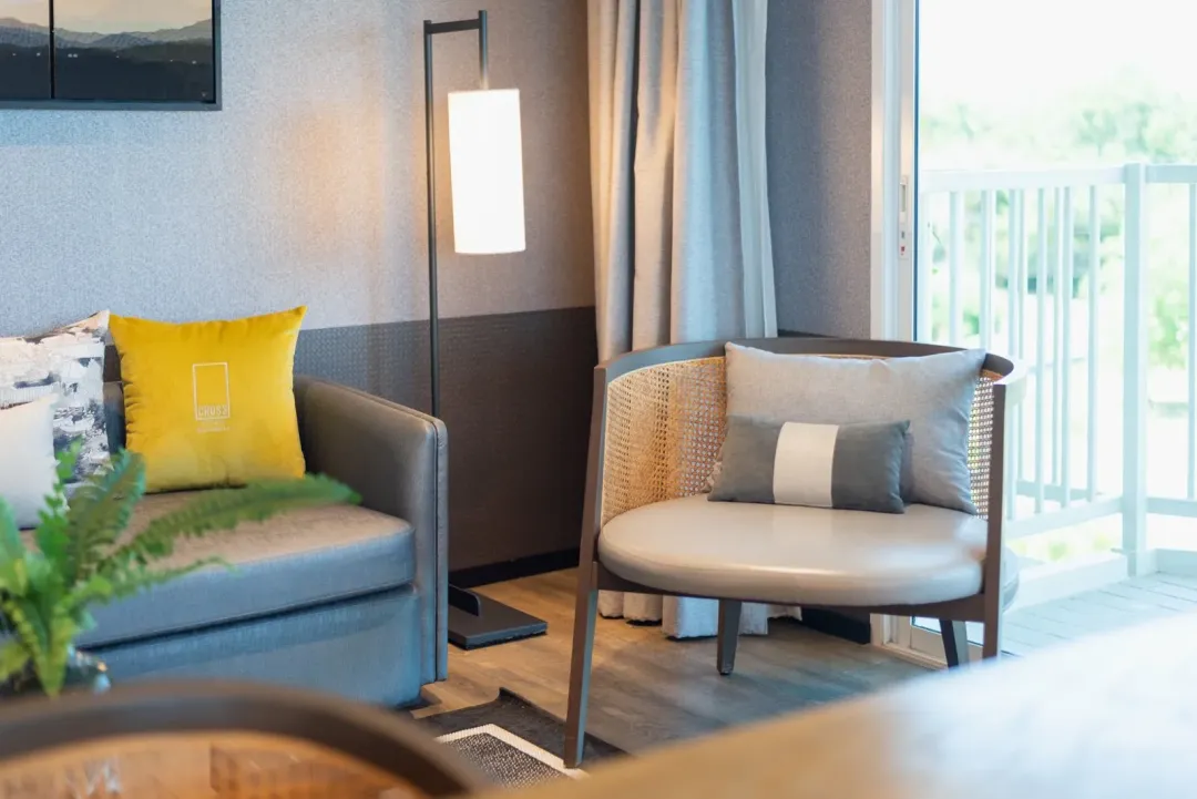 Cross-Pattaya-Hotel-Room-Deco