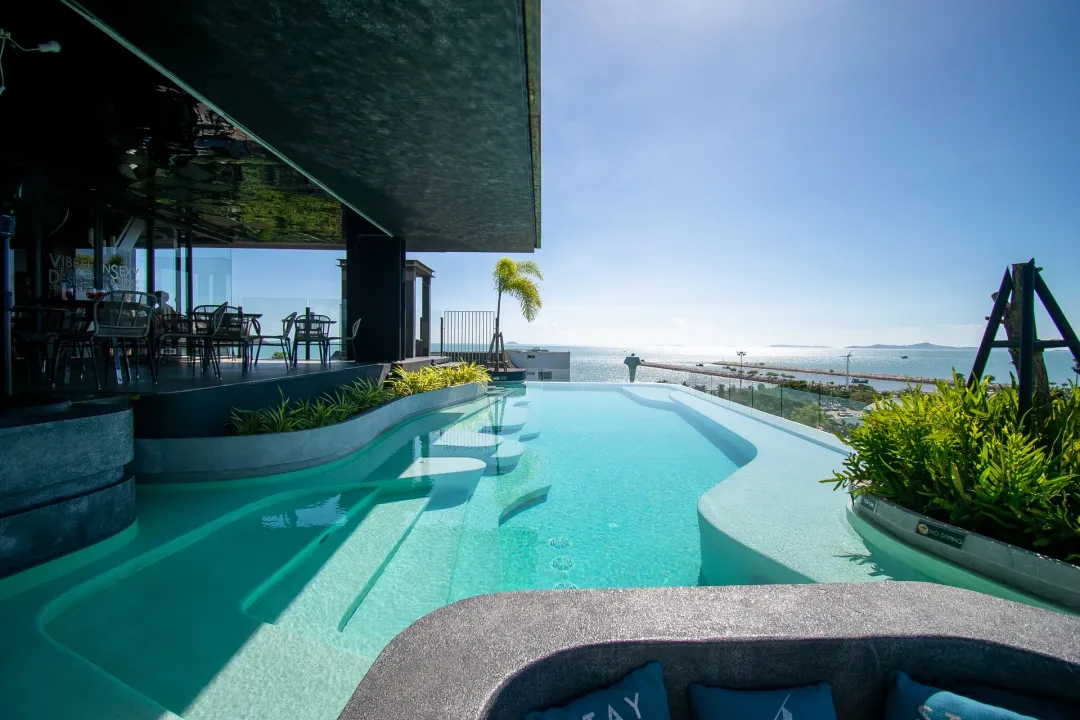 Seaphere-Hotel-Pattaya-Infinity-Pool