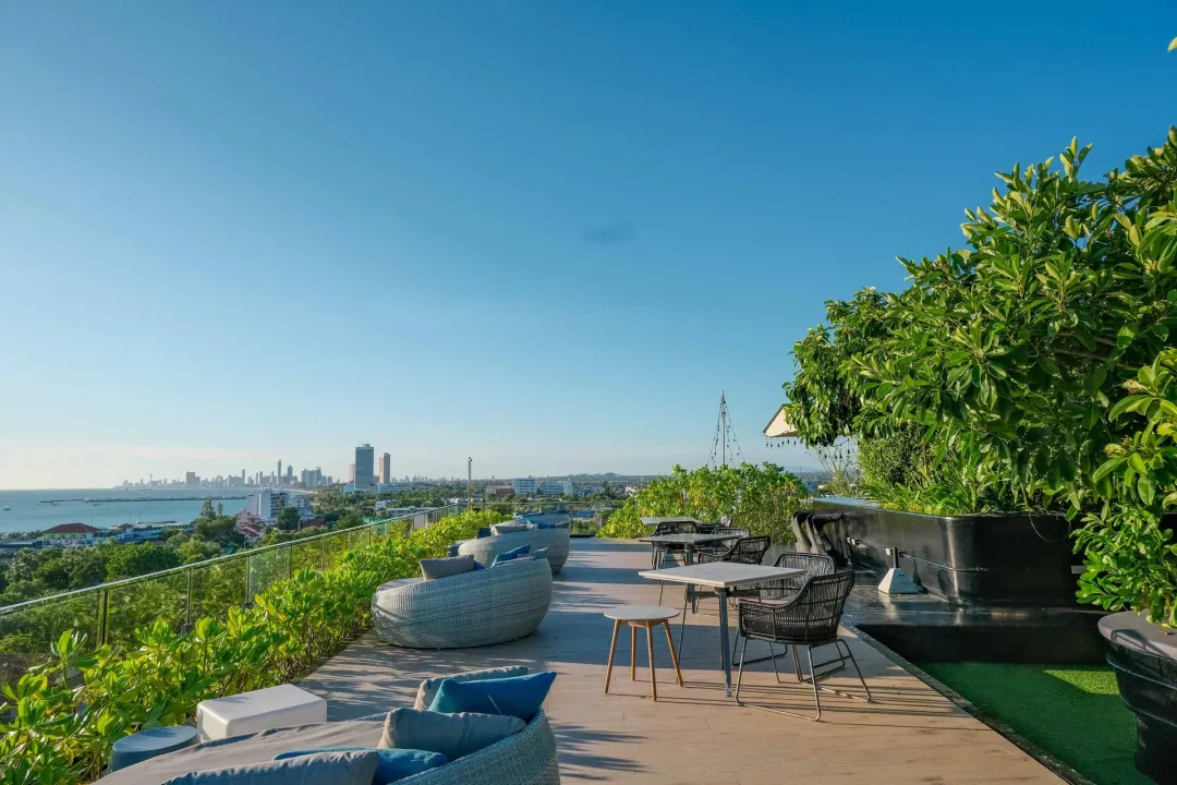 Seaphere-Hotel-Pattaya-Rooftop-Bar-View