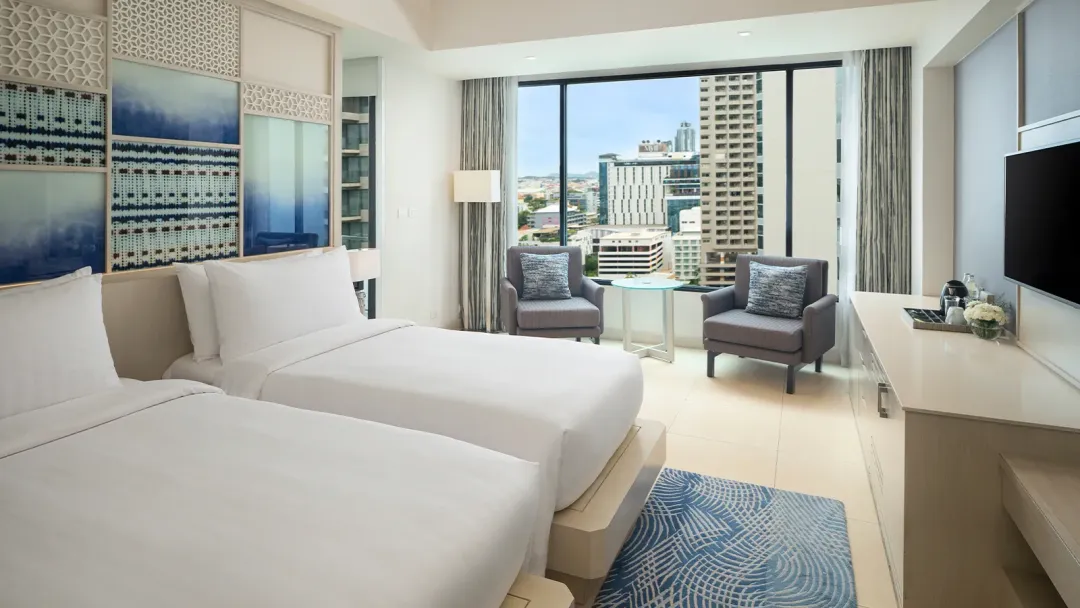 Amari-Pattaya-Deluxe-Room-Twin-Beds-Detail