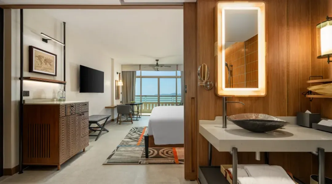 Centara-Pattaya-Deluxe-Explorer-Detail