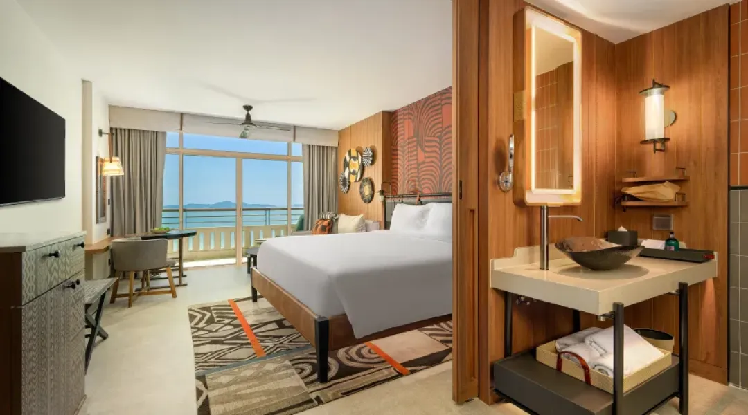 Centara-Pattaya-Deluxe-Explorer-Full-View