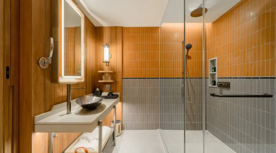 Centara-Pattaya-Premium-Explorer-Bathroom