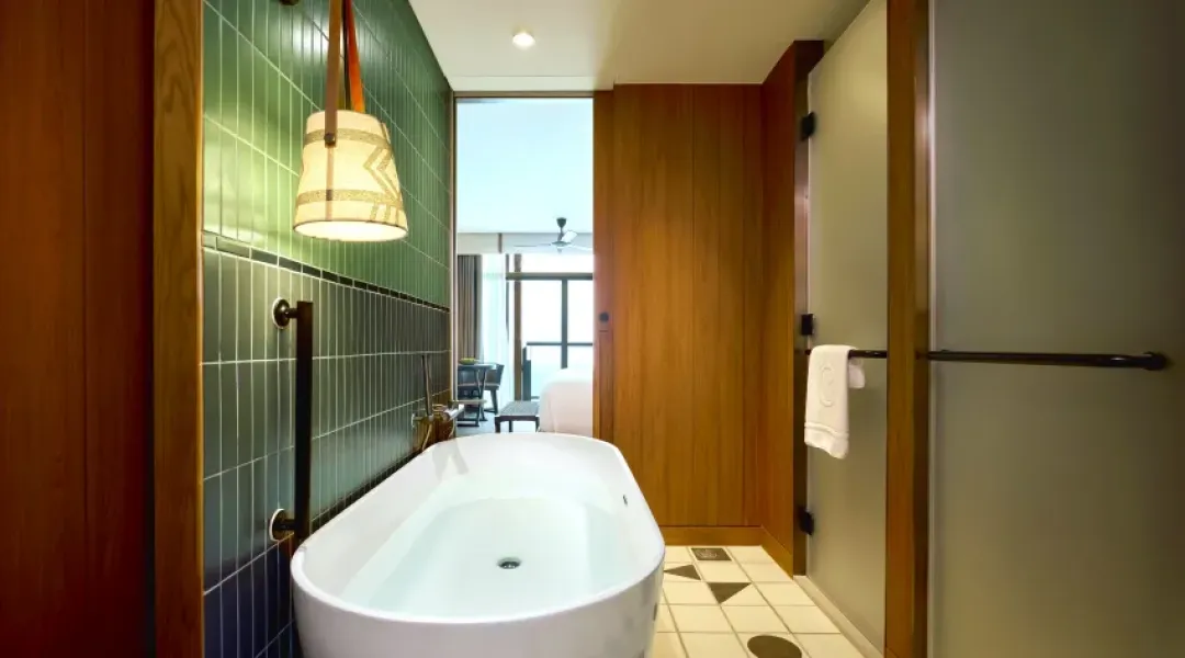 Centara-Pattaya-Mirage-Premium-Explorer-Bathtub