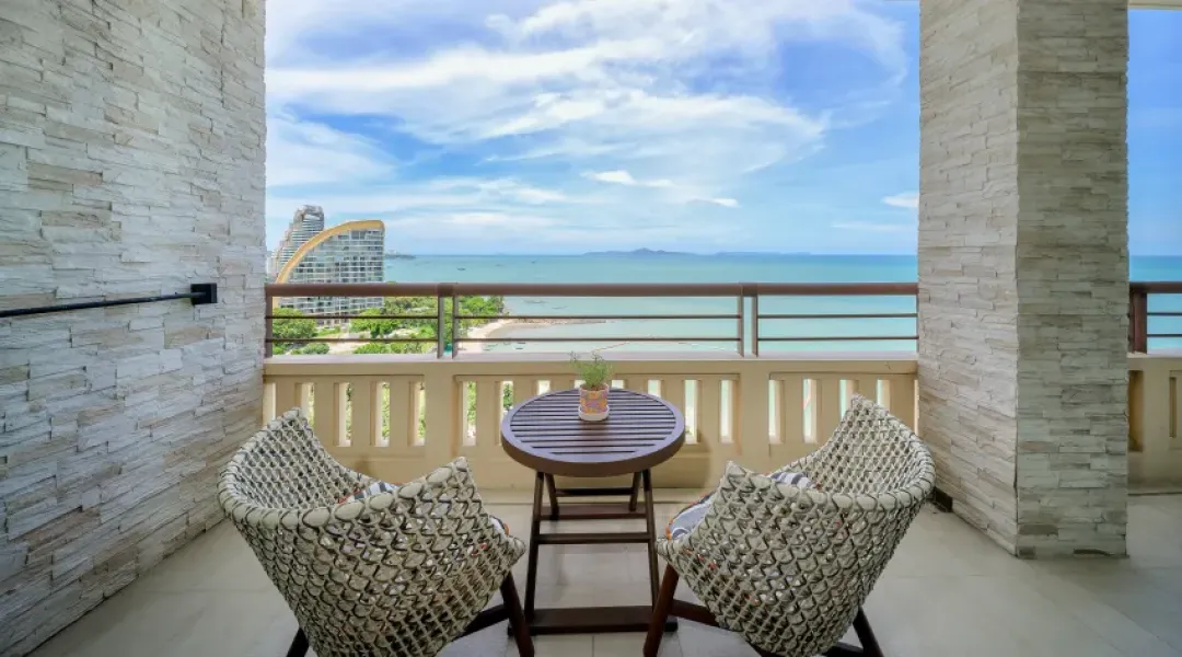 Centara-Pattaya-Mirage-Family-Suitee-Balcony