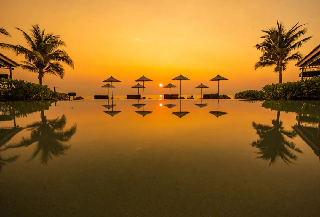 Devasom-Hua-Hin-Beach-Sunrise