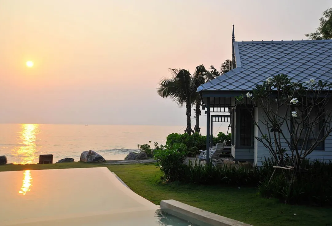 Devasom-Hua-Hin-Seaside-Suites