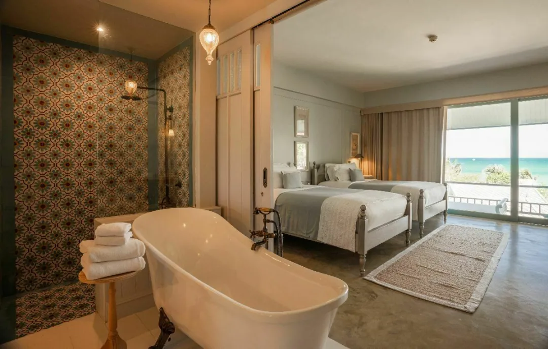 Devasom-Hua-Hin-Seaside-Deluxe-Bathtub