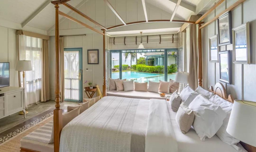 Devasom-Hua-Hin-Beach-Villa-with-Sea-View-King-Bed