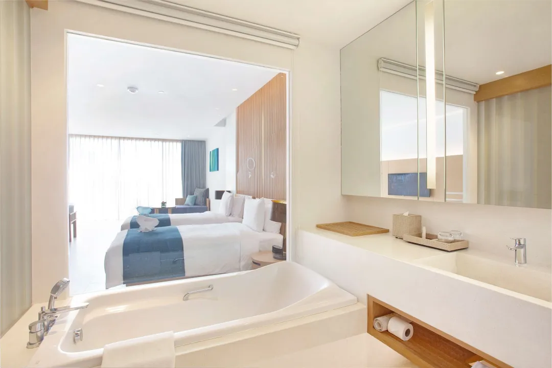 Ace-of-Hua-Hin-Superior-Room-Bathroom