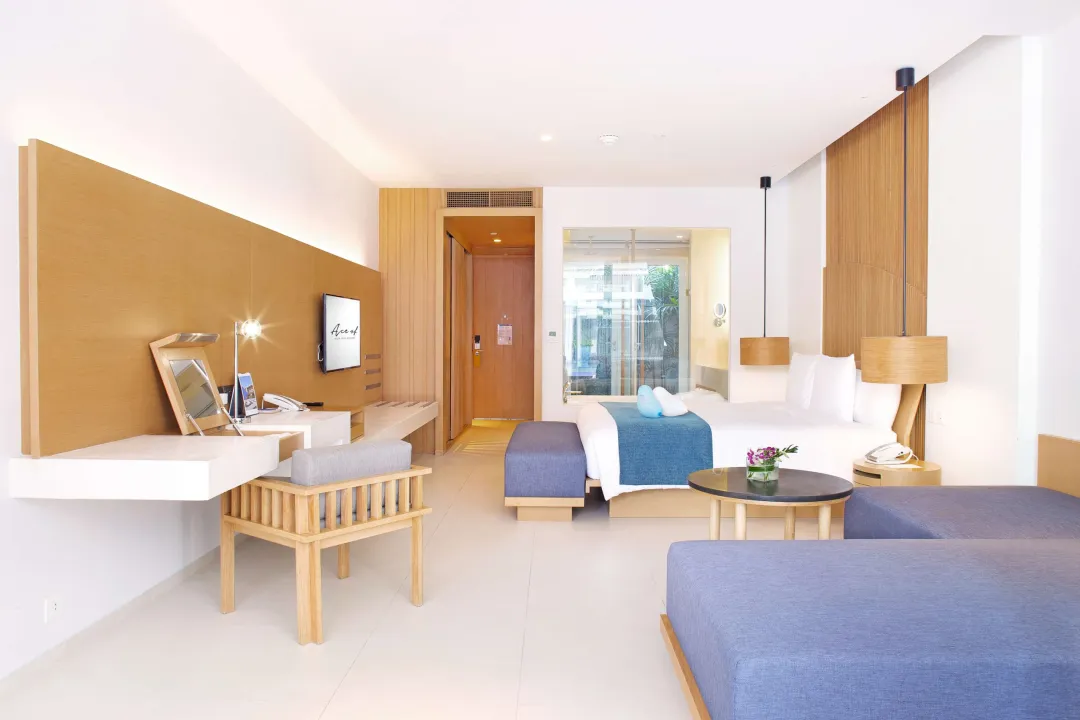 Ace-of-Hua-Hin-Junior-Suite-Pool-Access-Detail