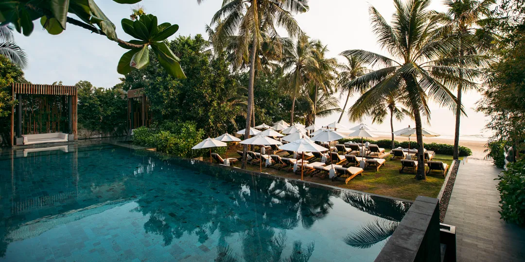 Cape-Nidhra-Hotel-Infinity-Pool-By-the-View