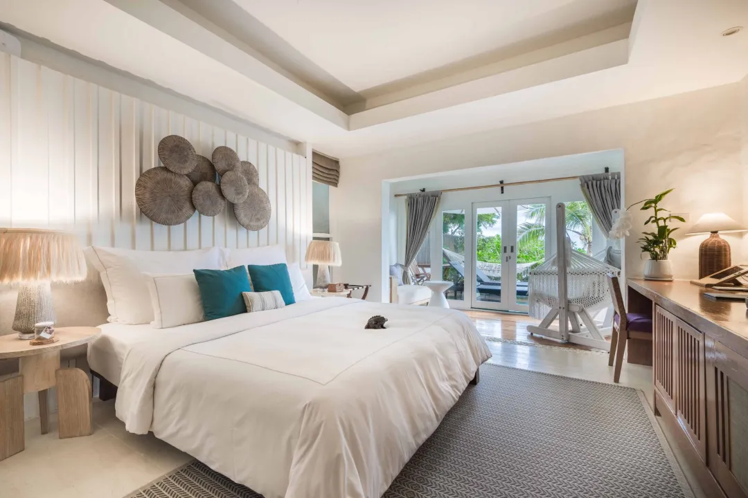 Aleenta Hua Hin - Beachfront Pool Access Suite - King Bed