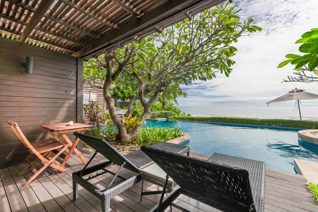 Aleenta Hua Hin - Beachfront Pool Access Suite -Patio